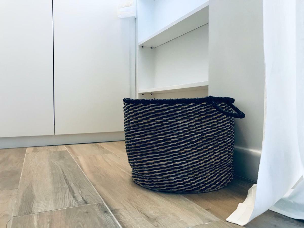 Bellhome 3 - Elegante Appartamento Nel Centro Di Bari Exterior foto