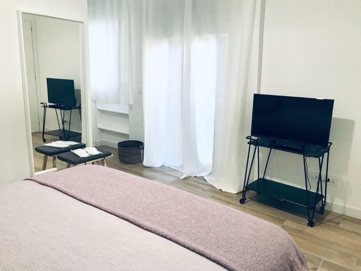Bellhome 3 - Elegante Appartamento Nel Centro Di Bari Exterior foto