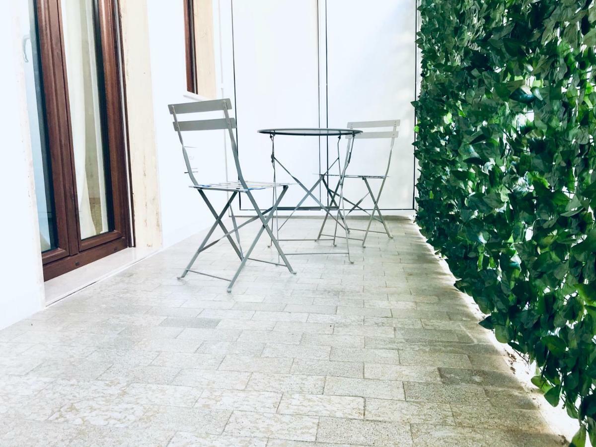 Bellhome 3 - Elegante Appartamento Nel Centro Di Bari Exterior foto
